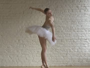 Beauté flexible et danse nue