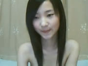 Skinny Chinese fille Fingers Herself