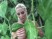 Puma Swede masturbe à l’extérieur dans la Jungle