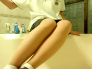 Masturbation de fille taïwanaise dans la salle de bain